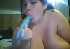 De jonge vrouw vroeg seks in groep de buurvrouw om de Cape af te doen en sleepte haar de kamer in.