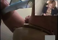 Gefilmd groep sex filmpjes in melee toen een blondje een pijpbeurt krabbelde