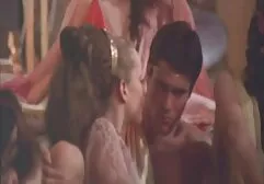 Een Duitse vrouw met een kont de beste en haar gezicht alles in groepssex film sperma