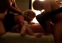 De man is de bastaard van de penetratie van de ernstige fallus tot het punt groepssex van tight-Nicole.