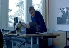 Vriendin neukte zichzelf, pijpte me, het was groepsex nl het waard.