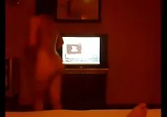Deze man sex met groep nam zijn intieme vrouw mee in de badkamer die werd gestraft met seksuele straf.