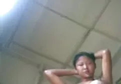 Mooie babe neuken in groep wil met haar minnaar spelen.