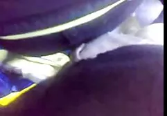 Hij vond een vrouw met haar vriendin die in sex film groep bed lag en haar neukte.