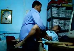De man maakte een vrouwelijk lid wakker een jonge slet met de figuur van groep sex film een mooie