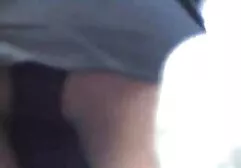Hij snijdt cumshots uit de collectie van een groepsex op het strand meisje vol lust.